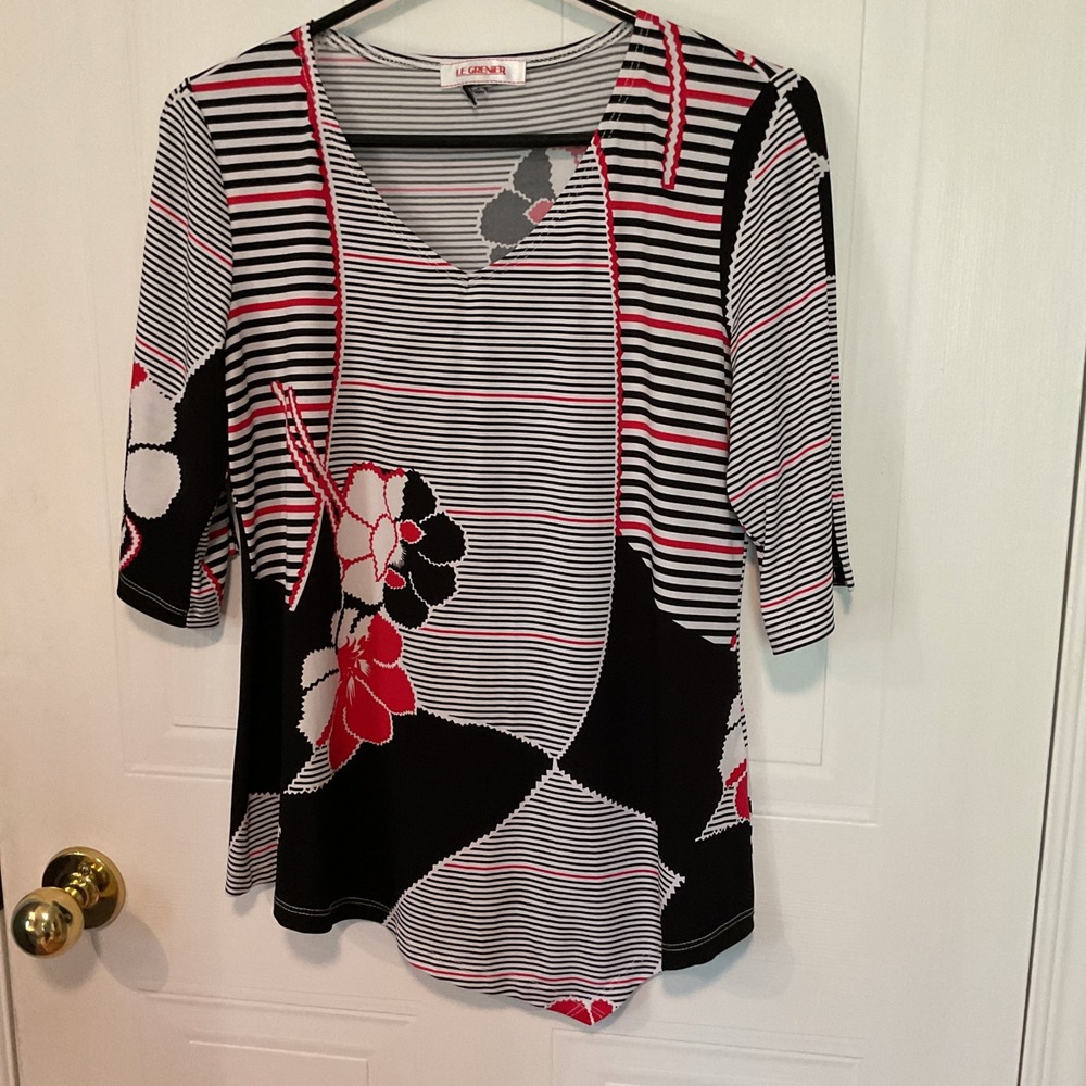 Le‎ Grenier V-Neck Top Womens Small Black White Red Excellent Floral Stripe Top